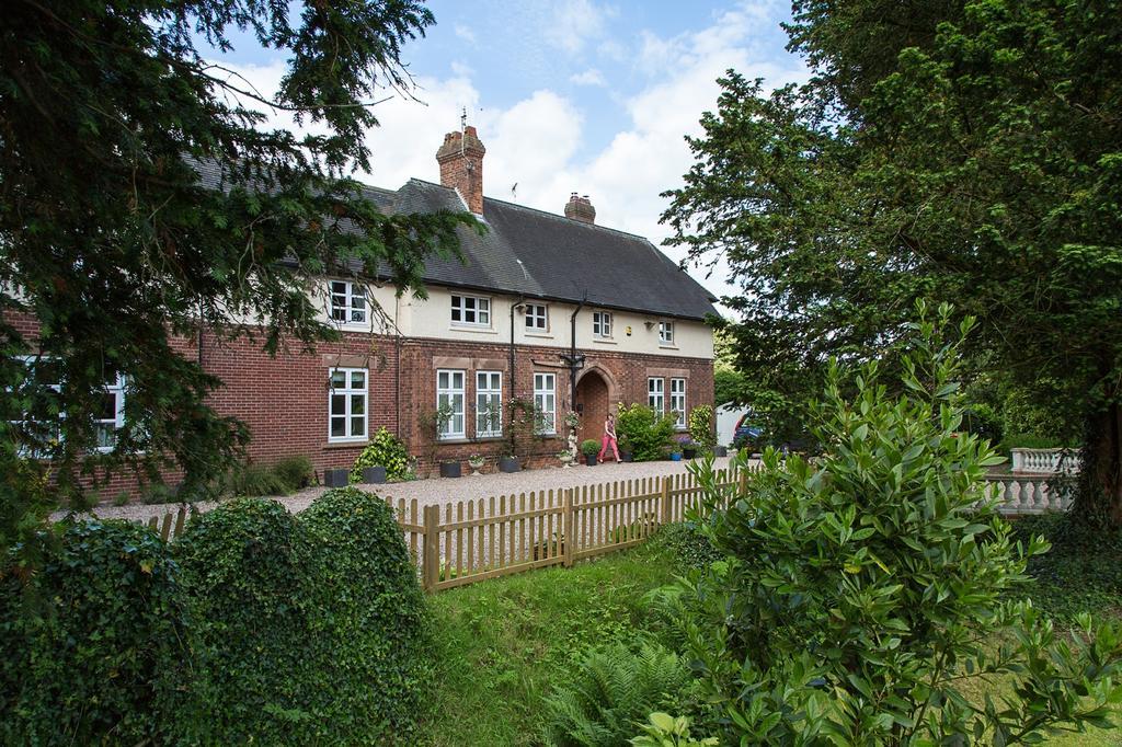 Heywood Hall Denstone Bagian luar foto